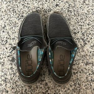 Hey dude Wally Sox size 11